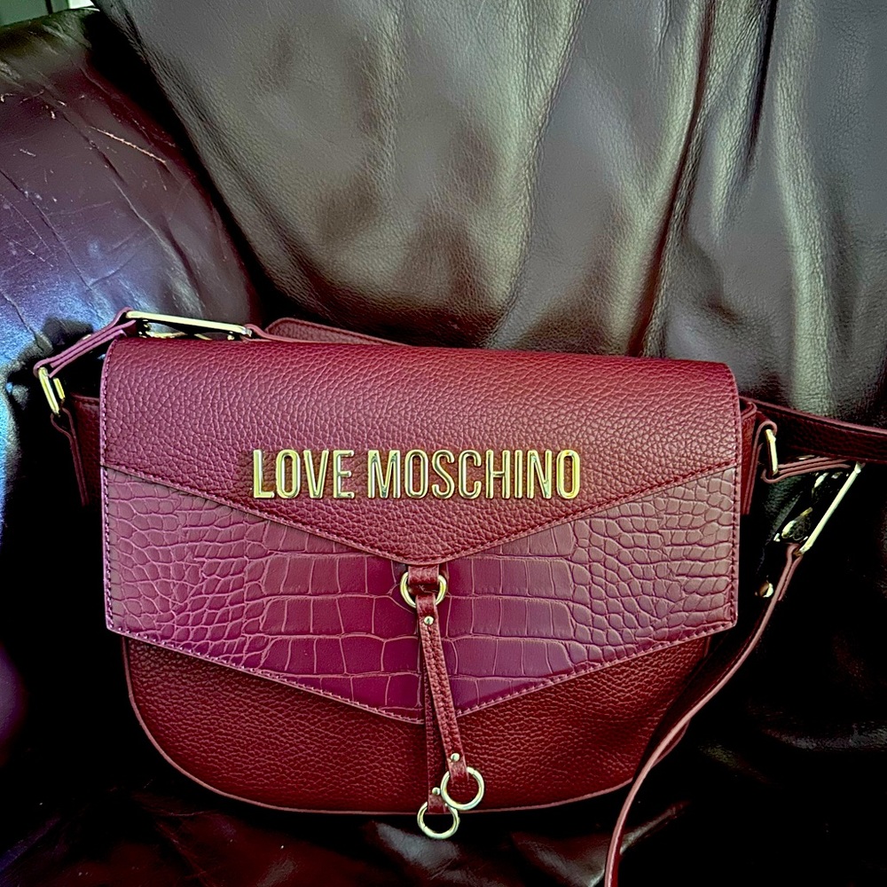 Wonderful Moschino bag look like new I use one time .dark red